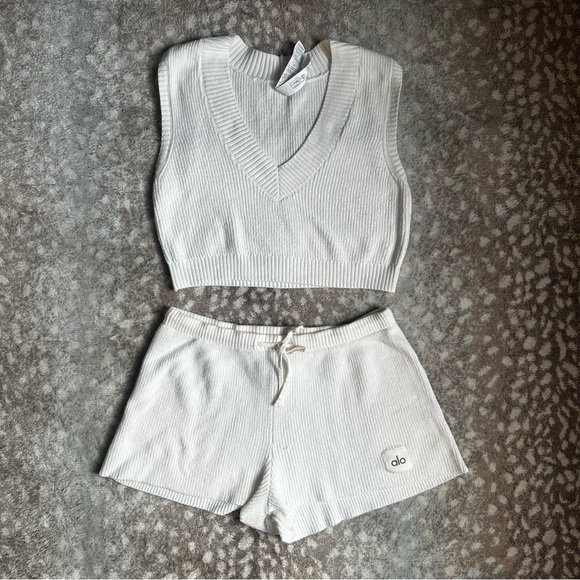 ALO Yoga Supernatural Too and Short Set - Picture 7 of 12